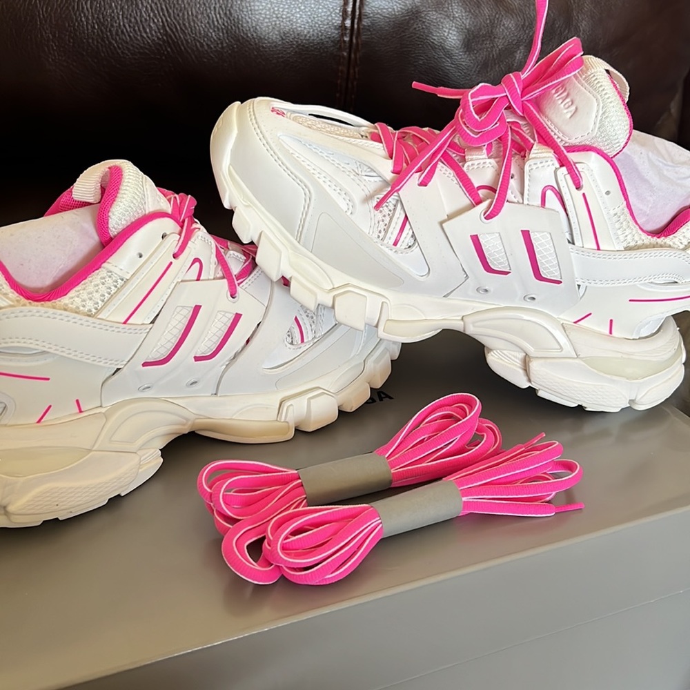 Authentic Balenciaga White & Pink Track Sneakers Never Worn - Picture 11 of 12
